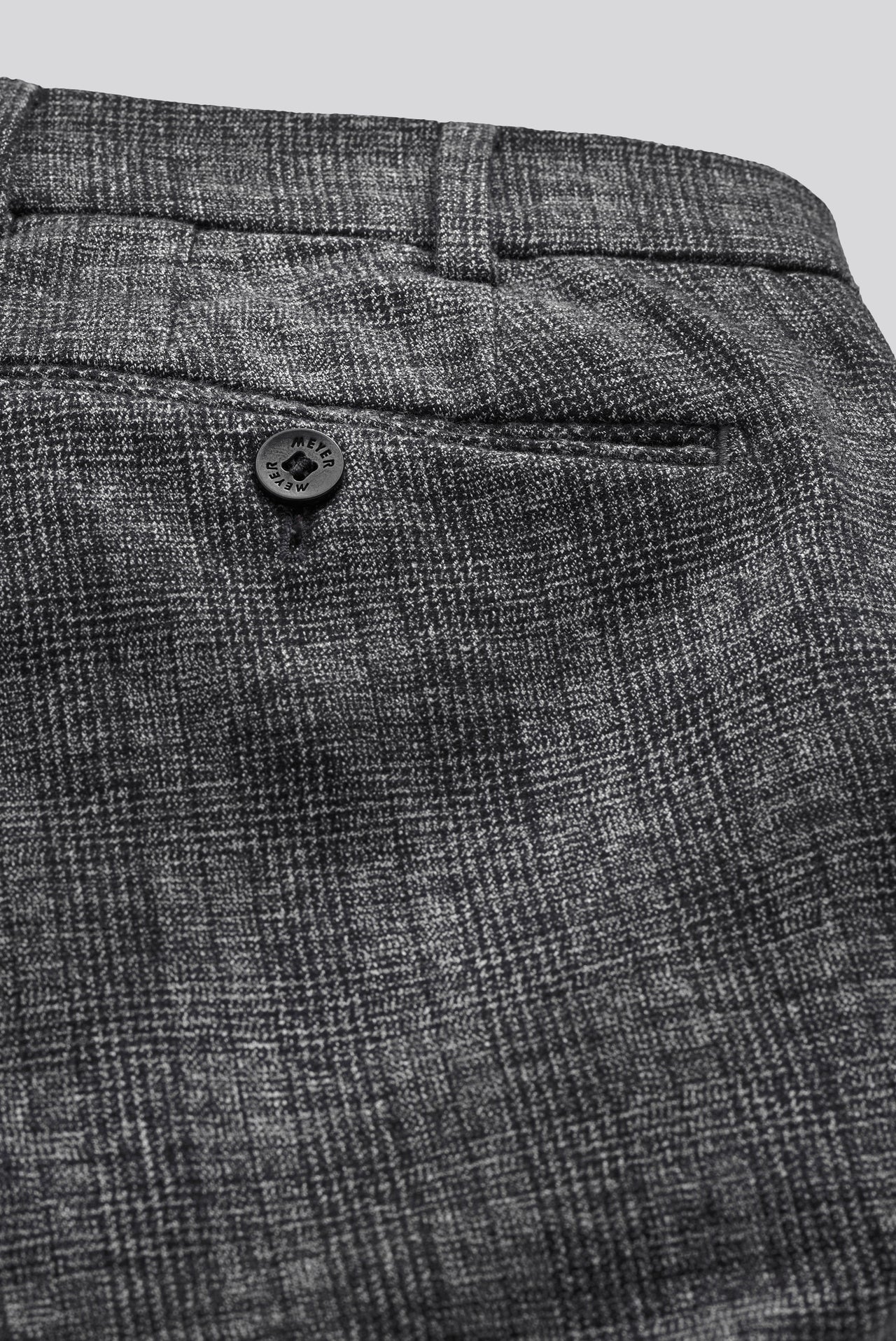 Bonn 2-8601 LUXURY PRINCE-OF-WALES