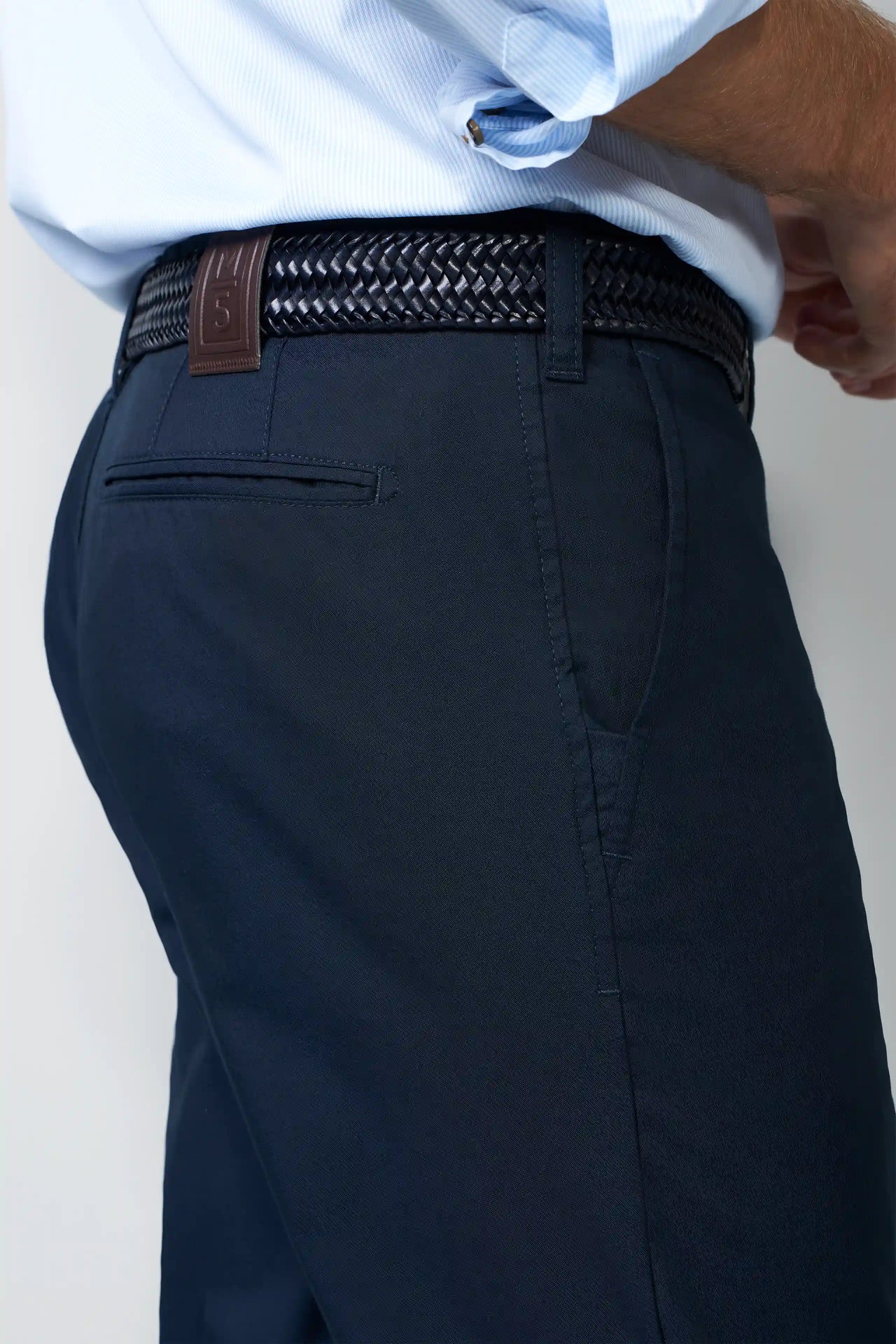 CHINO 1-6010 ULTRA-LIGHTWEIGHT, FUNCTIONAL CHINOS