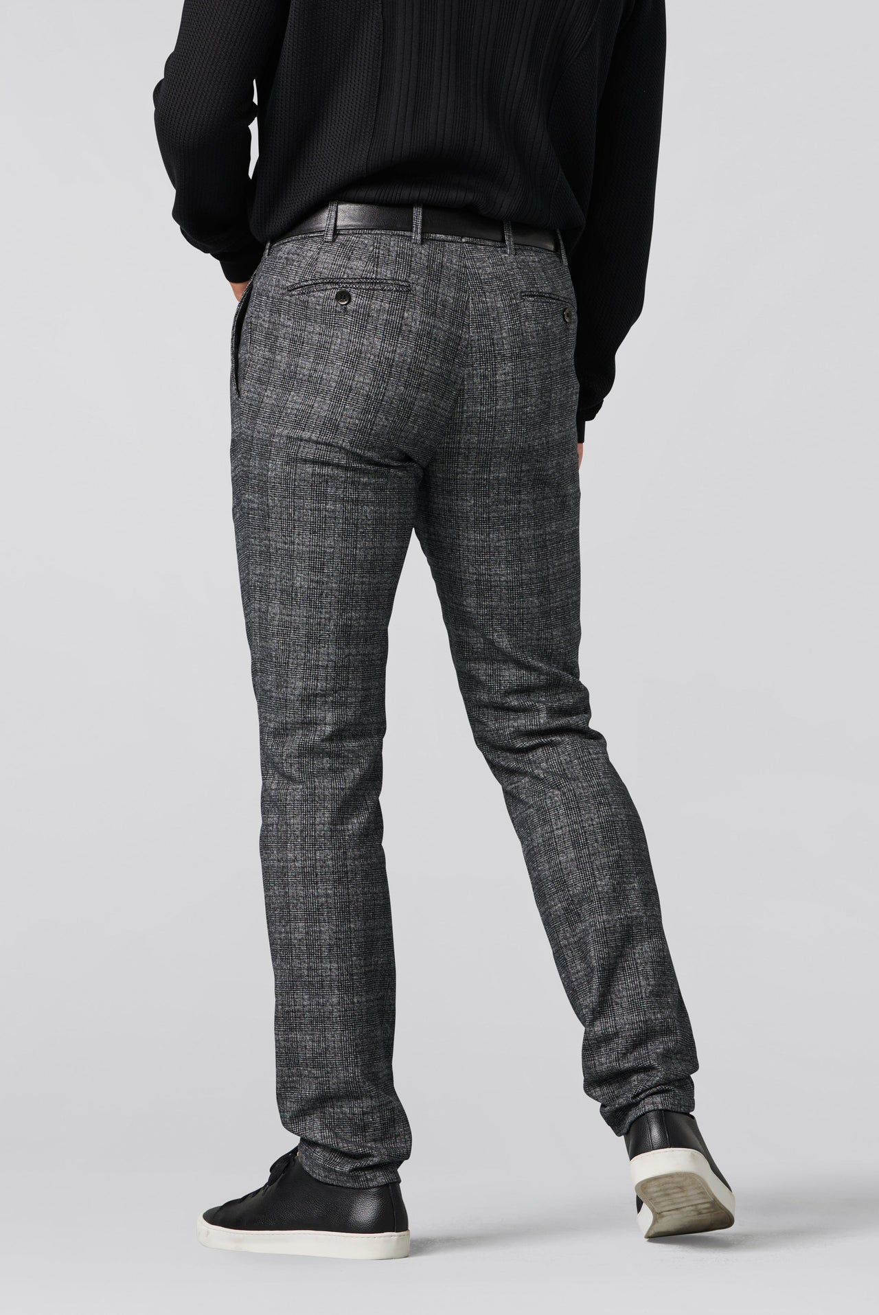 Bonn 2-8601 LUXURY PRINCE-OF-WALES