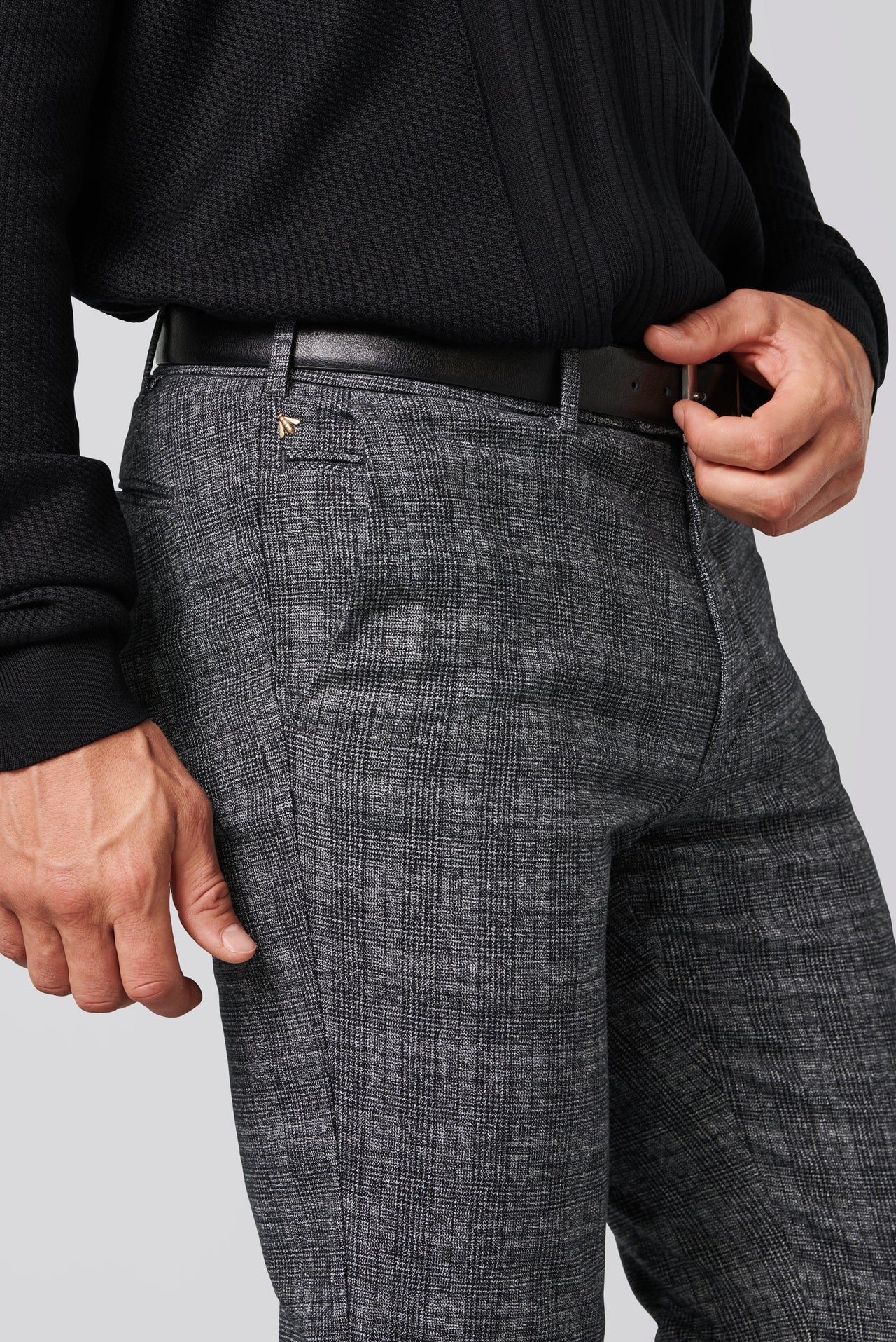 Bonn 2-8601 LUXURY PRINCE-OF-WALES